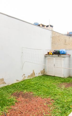 Casa à venda com 195m², 4 quartos e 2 vagas Casa à venda com 195m², 4 quartos e 2 vagasÁrea externa