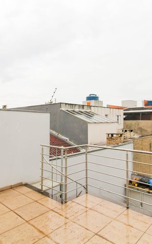 Casa à venda com 195m², 4 quartos e 2 vagas Casa à venda com 195m², 4 quartos e 2 vagasÁrea externa