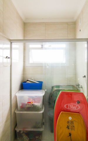 Casa à venda com 195m², 4 quartos e 2 vagas Casa à venda com 195m², 4 quartos e 2 vagasBanheiro da Suíte 2