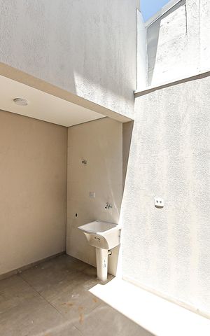 Casa à venda com 77m², 3 quartos e 1 vagaÁrea de Serviço