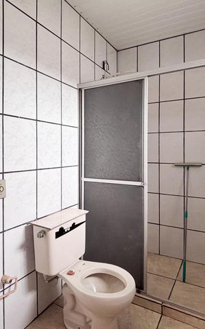 Casa à venda com 200m², 2 quartos e 1 vagaBanheiro