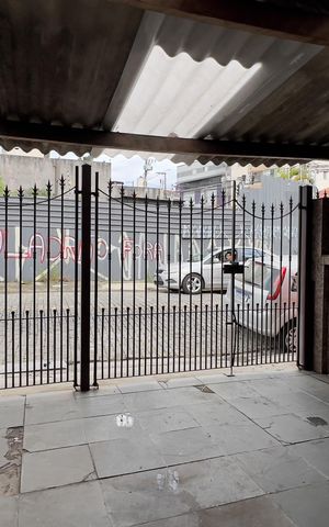 Casa à venda com 126m², 2 quartos e 2 vagas Casa à venda com 126m², 2 quartos e 2 vagasGaragem
