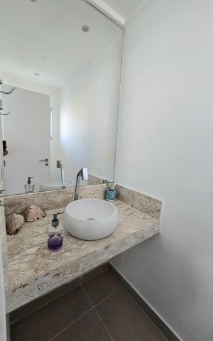 Casa de condomínio à venda com 230m², 3 quartos e 3 vagas Casa de condomínio à venda com 230m², 3 quartos e 3 vagasLavabo