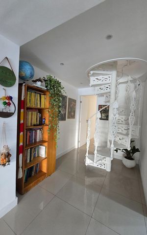 Casa de condomínio à venda com 230m², 3 quartos e 3 vagas Casa de condomínio à venda com 230m², 3 quartos e 3 vagasSala