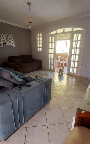 Casa à venda com 220m², 5 quartos e 2 vagas