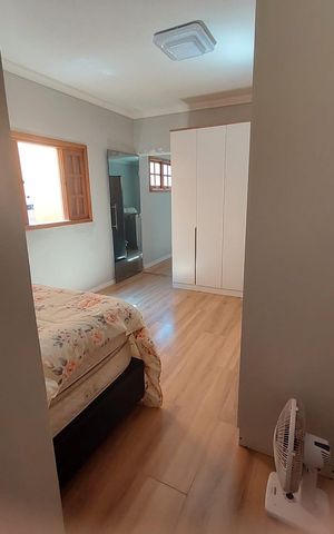 Casa à venda com 220m², 5 quartos e 2 vagas