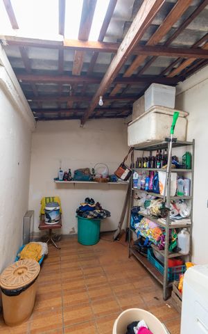 Casa à venda com 313m², 4 quartos e 2 vagas Casa à venda com 313m², 4 quartos e 2 vagasÁrea de serviço da Casa 01