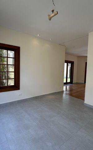 Casa de condomínio à venda com 362m², 3 quartos e 4 vagas Casa de condomínio à venda com 362m², 3 quartos e 4 vagasCopa