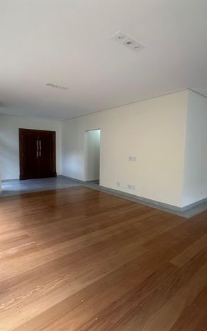 Casa de condomínio à venda com 362m², 3 quartos e 4 vagas Casa de condomínio à venda com 362m², 3 quartos e 4 vagasSala