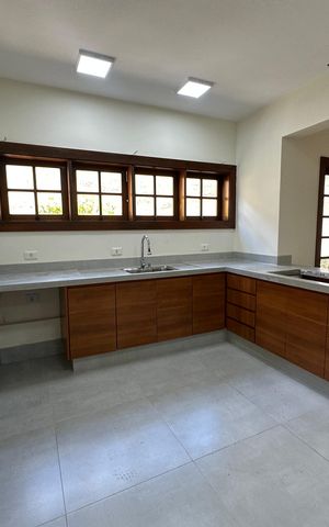 Casa de condomínio à venda com 362m², 3 quartos e 4 vagas Casa de condomínio à venda com 362m², 3 quartos e 4 vagasCozinha