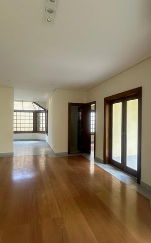 Casa de condomínio à venda com 362m², 3 quartos e 4 vagas Casa de condomínio à venda com 362m², 3 quartos e 4 vagasSala