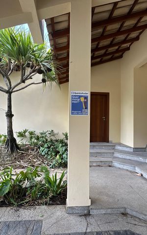 Casa de condomínio à venda com 362m², 3 quartos e 4 vagas Casa de condomínio à venda com 362m², 3 quartos e 4 vagasFachada