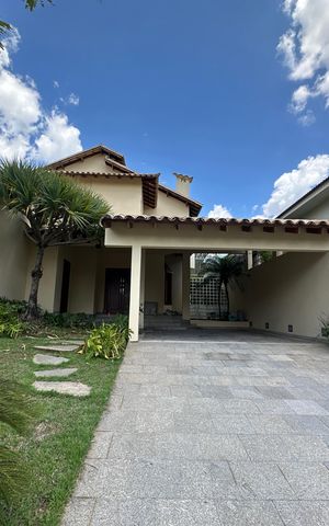Casa de condomínio à venda com 362m², 3 quartos e 4 vagas Casa de condomínio à venda com 362m², 3 quartos e 4 vagasGaragem