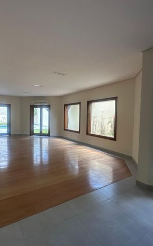 Casa de condomínio à venda com 362m², 3 quartos e 4 vagas Casa de condomínio à venda com 362m², 3 quartos e 4 vagasSala