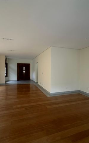 Casa de condomínio à venda com 362m², 3 quartos e 4 vagas Casa de condomínio à venda com 362m², 3 quartos e 4 vagasSala