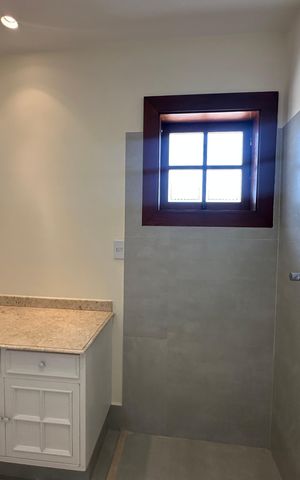 Casa de condomínio à venda com 362m², 3 quartos e 4 vagas Casa de condomínio à venda com 362m², 3 quartos e 4 vagasBanheiro da Suíte 2