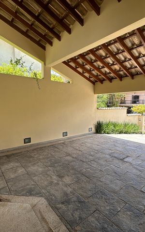 Casa de condomínio à venda com 362m², 3 quartos e 4 vagas Casa de condomínio à venda com 362m², 3 quartos e 4 vagasGaragem