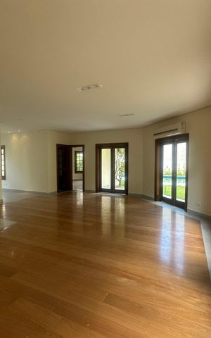 Casa de condomínio à venda com 362m², 3 quartos e 4 vagas Casa de condomínio à venda com 362m², 3 quartos e 4 vagasSala