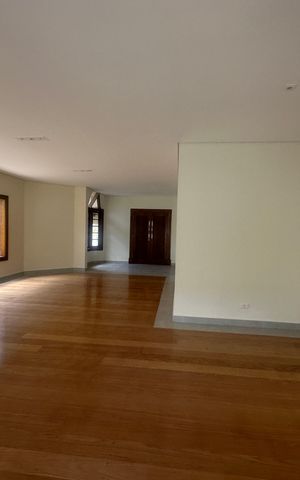 Casa de condomínio à venda com 362m², 3 quartos e 4 vagas Casa de condomínio à venda com 362m², 3 quartos e 4 vagasSala