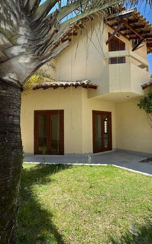 Casa de condomínio à venda com 362m², 3 quartos e 4 vagas Casa de condomínio à venda com 362m², 3 quartos e 4 vagasQuintal