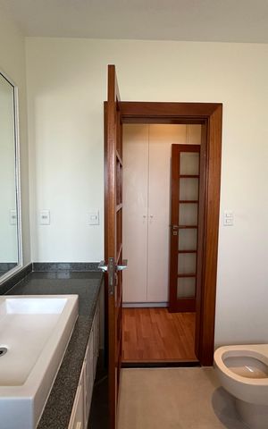 Casa de condomínio à venda com 362m², 3 quartos e 4 vagas Casa de condomínio à venda com 362m², 3 quartos e 4 vagasBanheiro da Suíte 3