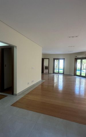 Casa de condomínio à venda com 362m², 3 quartos e 4 vagas Casa de condomínio à venda com 362m², 3 quartos e 4 vagasSala