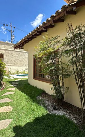 Casa de condomínio à venda com 362m², 3 quartos e 4 vagas Casa de condomínio à venda com 362m², 3 quartos e 4 vagasQuintal