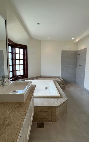 Casa de condomínio à venda com 362m², 3 quartos e 4 vagas Casa de condomínio à venda com 362m², 3 quartos e 4 vagasBanheiro da Suíte 1