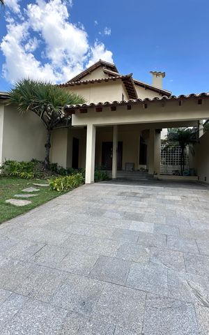 Casa de condomínio à venda com 362m², 3 quartos e 4 vagas Casa de condomínio à venda com 362m², 3 quartos e 4 vagasFachada