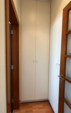 Casa de condomínio à venda com 362m², 3 quartos e 4 vagas Casa de condomínio à venda com 362m², 3 quartos e 4 vagasCloset da suíte 3