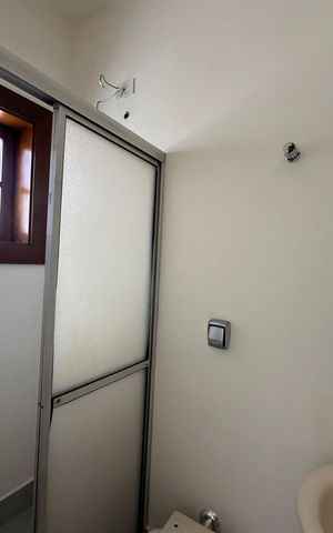 Casa de condomínio à venda com 362m², 3 quartos e 4 vagas Casa de condomínio à venda com 362m², 3 quartos e 4 vagasBanheiro de serviço