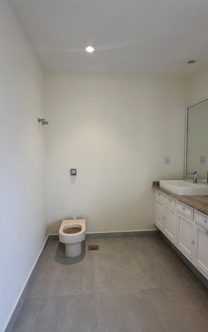 Casa de condomínio à venda com 362m², 3 quartos e 4 vagas Casa de condomínio à venda com 362m², 3 quartos e 4 vagasBanheiro da Suíte 1