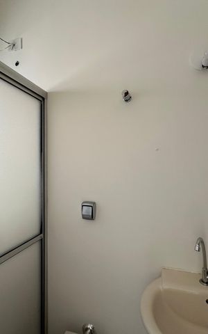 Casa de condomínio à venda com 362m², 3 quartos e 4 vagas Casa de condomínio à venda com 362m², 3 quartos e 4 vagasBanheiro de serviço