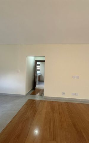 Casa de condomínio à venda com 362m², 3 quartos e 4 vagas Casa de condomínio à venda com 362m², 3 quartos e 4 vagasSala