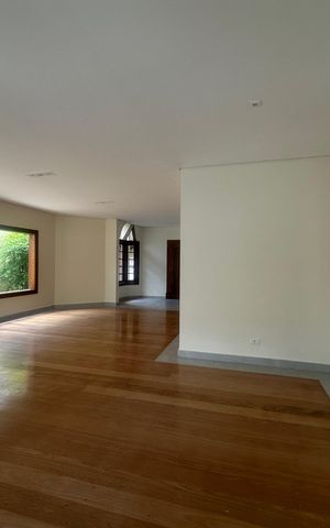 Casa de condomínio à venda com 362m², 3 quartos e 4 vagas Casa de condomínio à venda com 362m², 3 quartos e 4 vagasSala