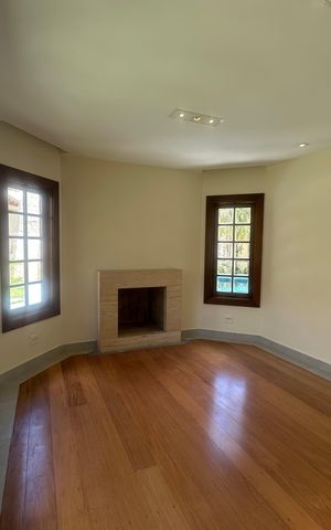 Casa de condomínio à venda com 362m², 3 quartos e 4 vagas Casa de condomínio à venda com 362m², 3 quartos e 4 vagasSala