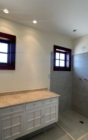 Casa de condomínio à venda com 362m², 3 quartos e 4 vagas Casa de condomínio à venda com 362m², 3 quartos e 4 vagasBanheiro da Suíte 2