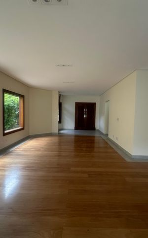 Casa de condomínio à venda com 362m², 3 quartos e 4 vagas Casa de condomínio à venda com 362m², 3 quartos e 4 vagasSala