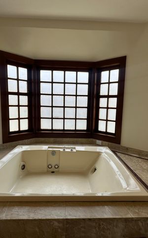 Casa de condomínio à venda com 362m², 3 quartos e 4 vagas Casa de condomínio à venda com 362m², 3 quartos e 4 vagasBanheiro da Suíte 1