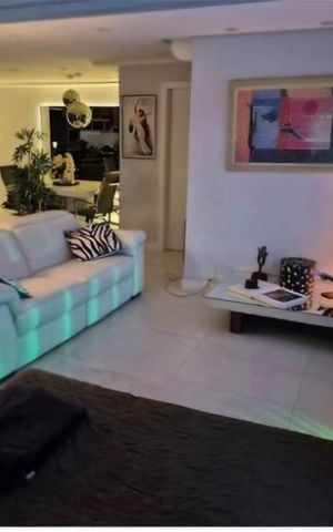 Apartamento à venda com 84m², 1 quarto e 2 vagas Apartamento à venda com 84m², 1 quarto e 2 vagasSala