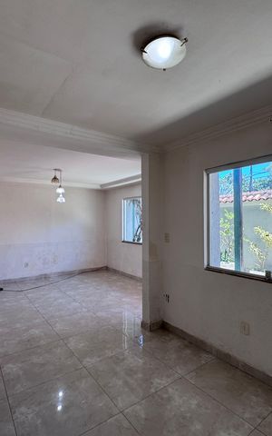 Casa de condomínio à venda com 200m², 2 quartos e 5 vagas Casa de condomínio à venda com 200m², 2 quartos e 5 vagasSala