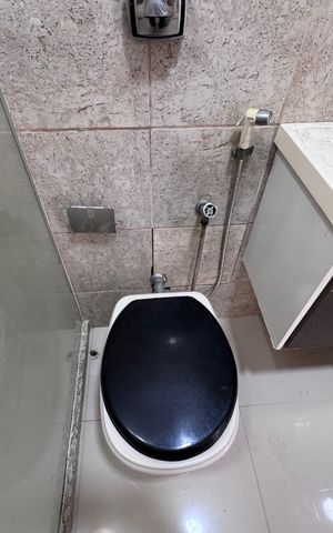 Casa de condomínio à venda com 200m², 2 quartos e 5 vagas Casa de condomínio à venda com 200m², 2 quartos e 5 vagasBanheiro Social