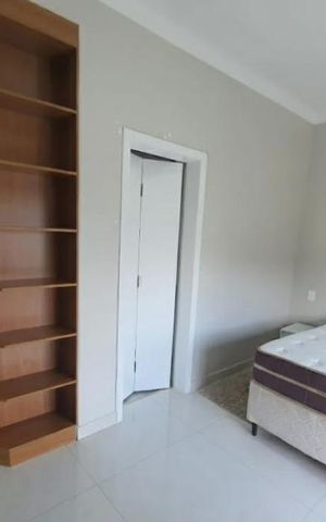 Casa de condomínio à venda com 440m², 4 quartos e 6 vagas
