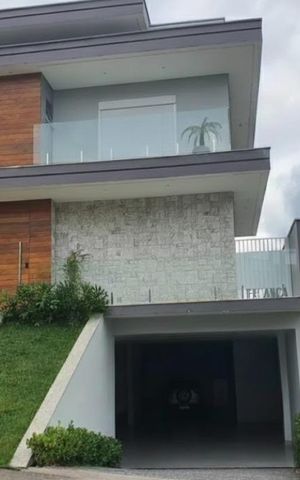Casa de condomínio à venda com 440m², 4 quartos e 6 vagas