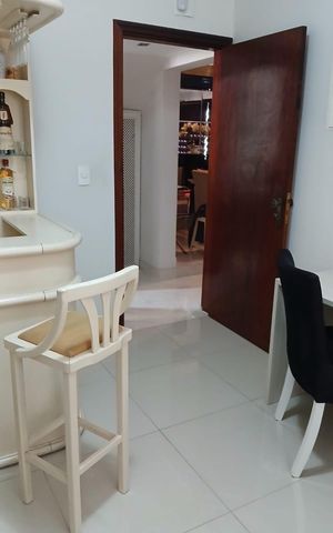 Casa à venda com 385m², 5 quartos e 5 vagas