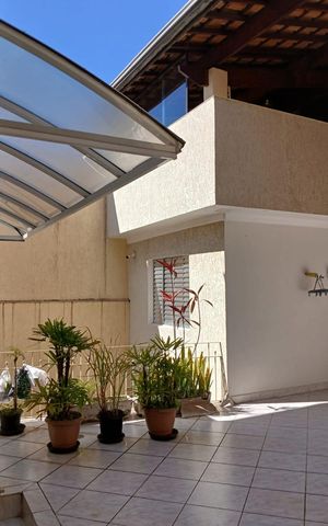 Casa à venda com 385m², 5 quartos e 5 vagas