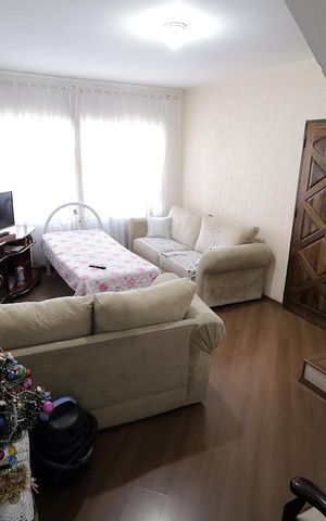 Casa à venda com 200m², 4 quartos e 4 vagas Casa à venda com 200m², 4 quartos e 4 vagasSala