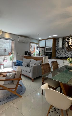 Casa de condomínio à venda com 136m², 3 quartos e 2 vagas Casa de condomínio à venda com 136m², 3 quartos e 2 vagasSala