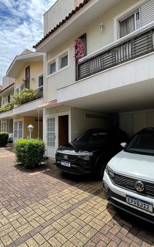 Casa de condomínio à venda com 136m², 3 quartos e 2 vagas Casa de condomínio à venda com 136m², 3 quartos e 2 vagasFachada