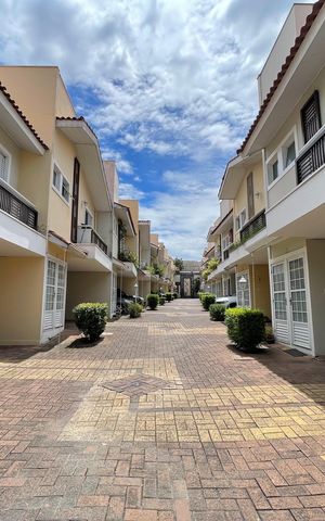 Casa de condomínio à venda com 136m², 3 quartos e 2 vagas Casa de condomínio à venda com 136m², 3 quartos e 2 vagasFachada